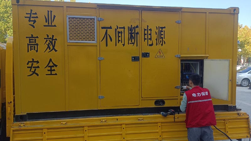 碾子山柴油发电机组和UPS电源配合使用时，如何避免切换过程中的电力中断？